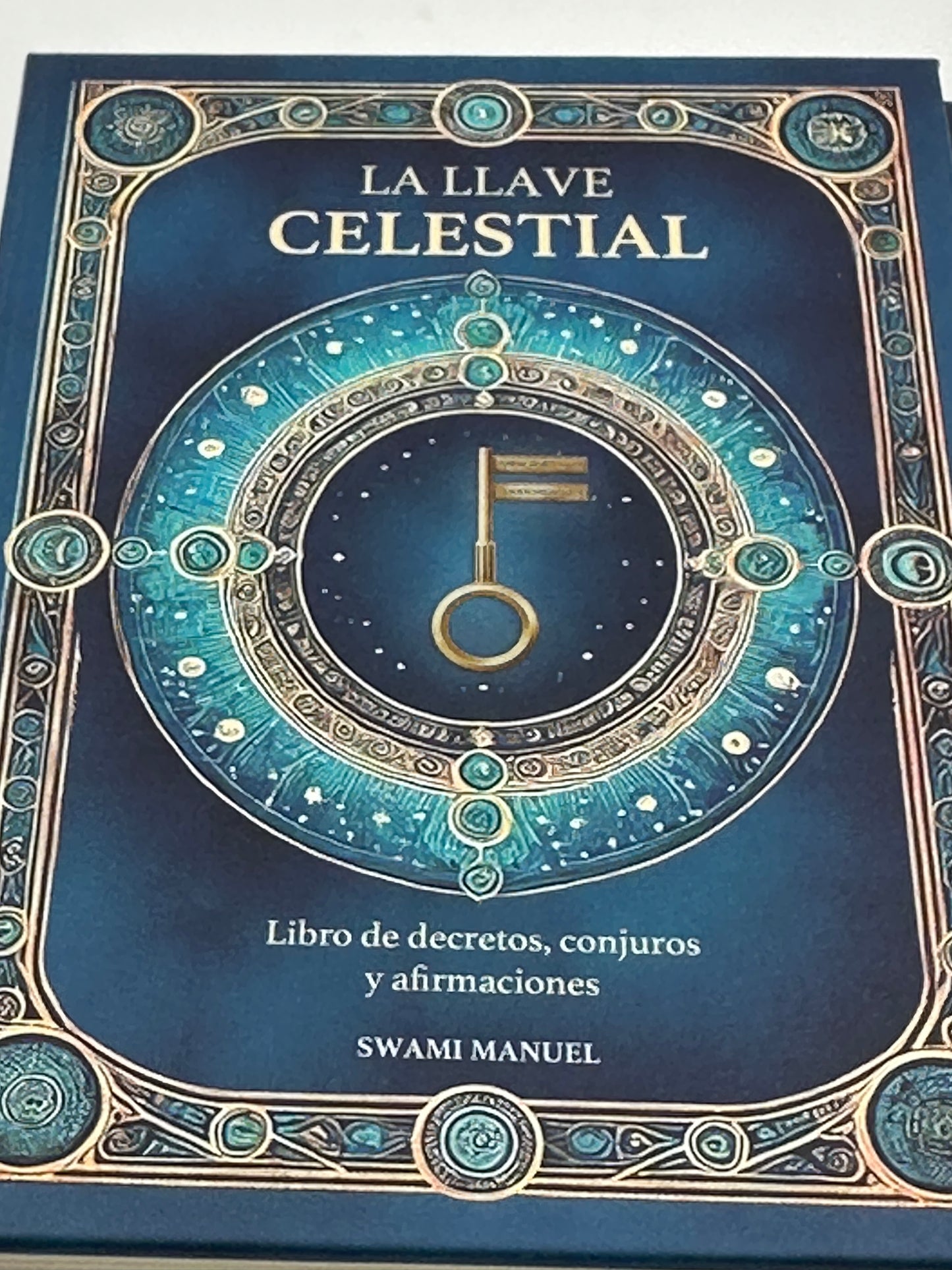 LIBRO - LA LLAVE CELESTIAL + 3 TALISMANES DE MADERA