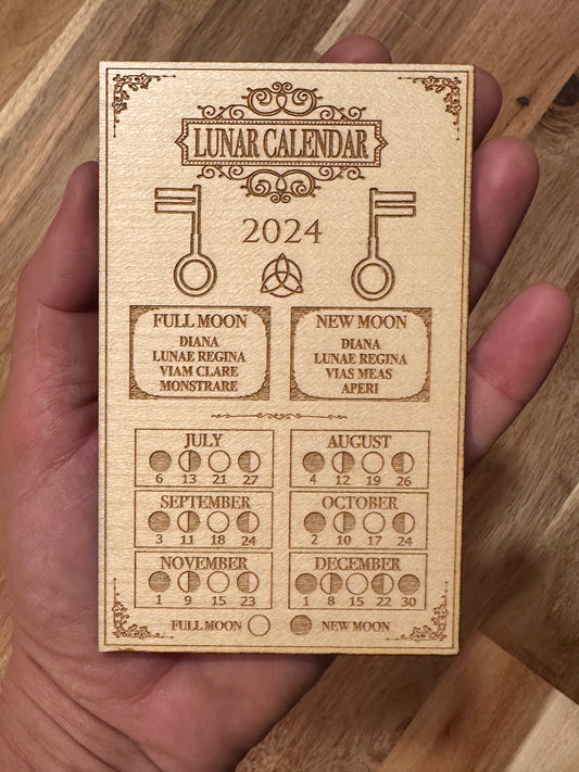 CALENDARIO LUNAR GRABADO EN MADERA CON LA LLAVE CELESTIAL